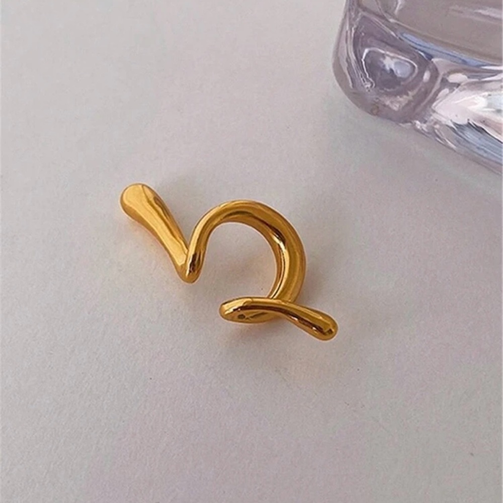 “Ellis” gold ear cuff - Picture 4 of 4